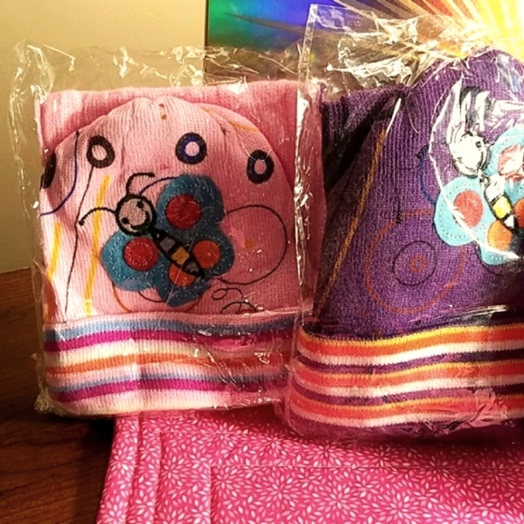 B1G1Free Winter will be here soon! Hat & Scarf Set - Picture 3 of 3